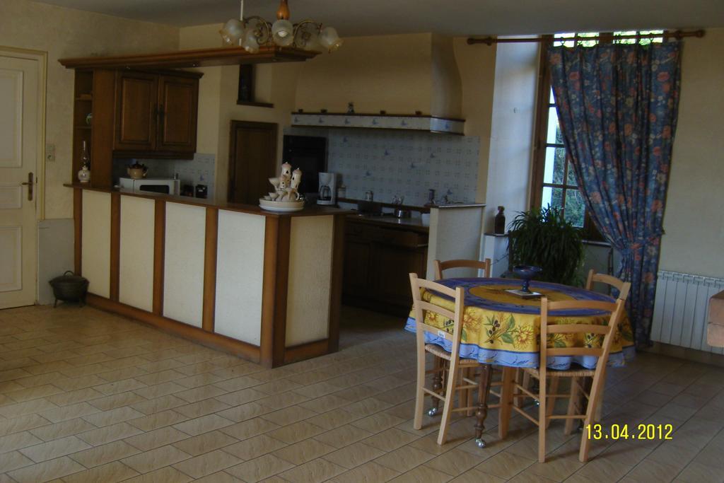 Apartamento Manoir de Rouillé Saint-Aubin-d'Appenai Exterior foto